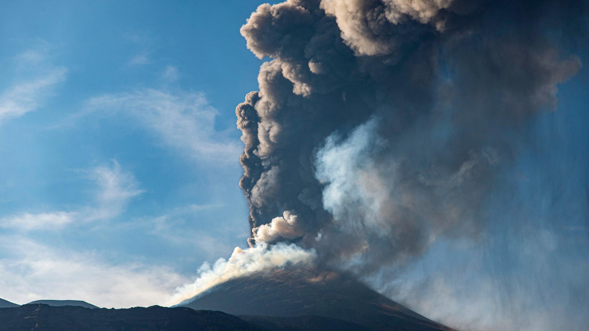 Italien - Sämtliche Flüge In Catania Wegen Vulkanausbruch Des Ätna ...