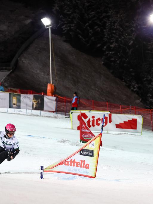 Die deutsche Snowboarderin Ramona Hofmeister beim Weltcup im öterreichischen Gastein.