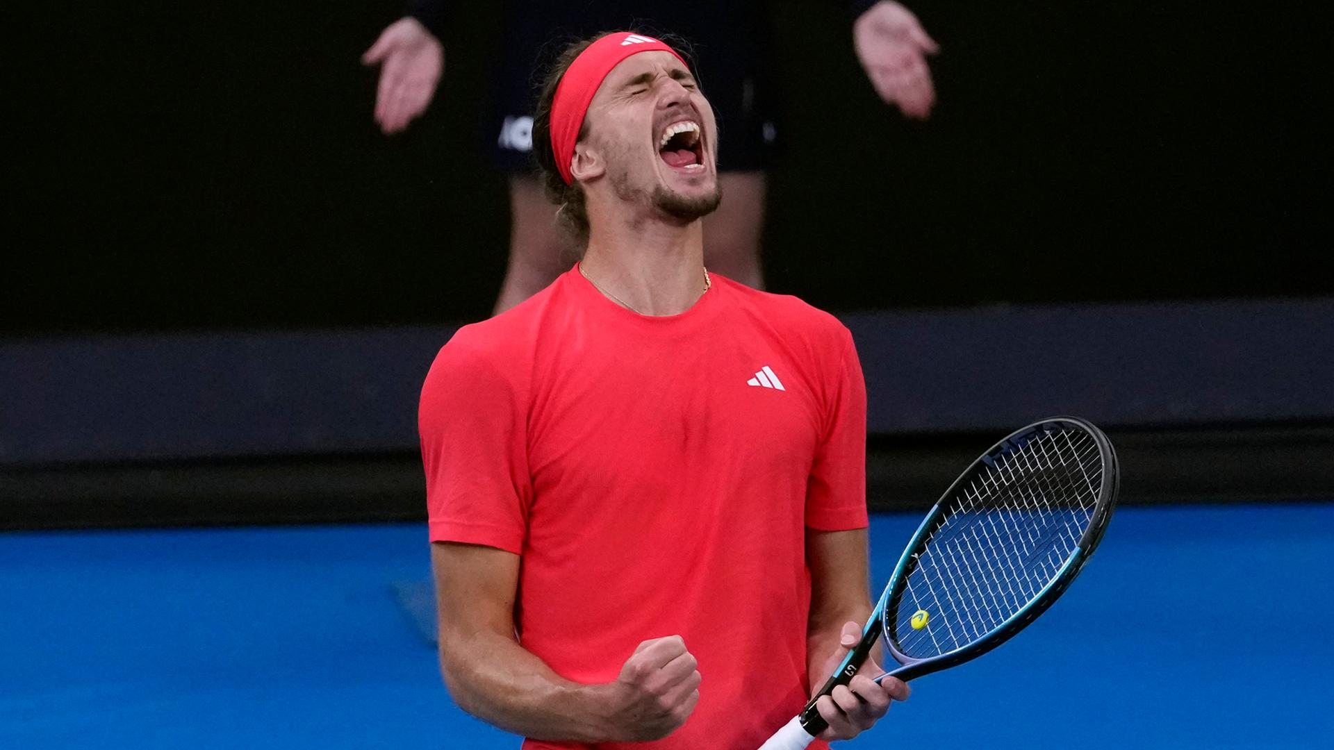 Alexander Zverev freut sich während der Viertrundenpartie gegen den Franzosen Ugo Humbert bei den Australian Open.