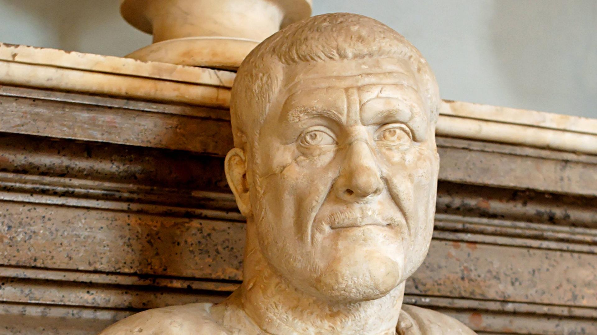 Eine Marmorbüste von Maximinus Thra.