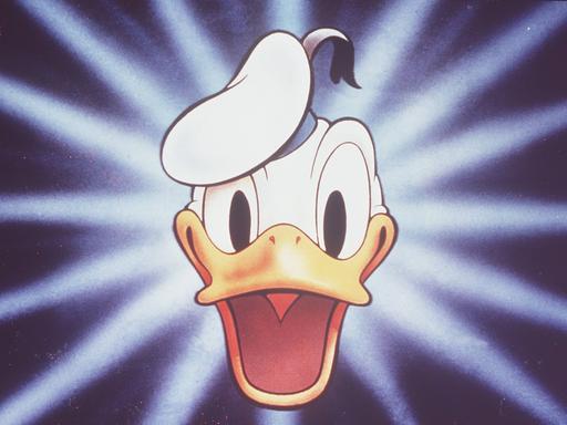Großaufnahme von Donald Duck, der fröhlich lacht.