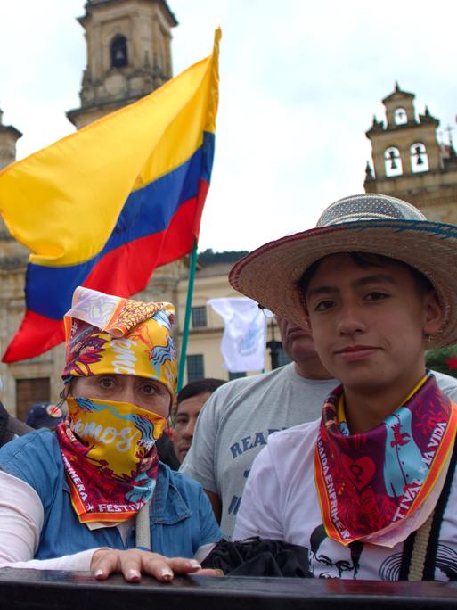 Bogotá am 22. Mai 2026: Anhänger füllen die Plaza de Bolívar anlässlich der letzten Wahlkampfkundgebung des linken Senators und Präsidentschaftskandidaten IVAN CEPEDA im Vorfeld der ersten Wahlrunde am 31. Mai. Bogotá am 22. Mai 2026: Anhänger füllen die Plaza de Bolívar anlässlich der letzten Wahlkampfkundgebung des linken Senators und Präsidentschaftskandidaten IVAN CEPEDA im Vorfeld der ersten Wahlrunde am 31. Mai.