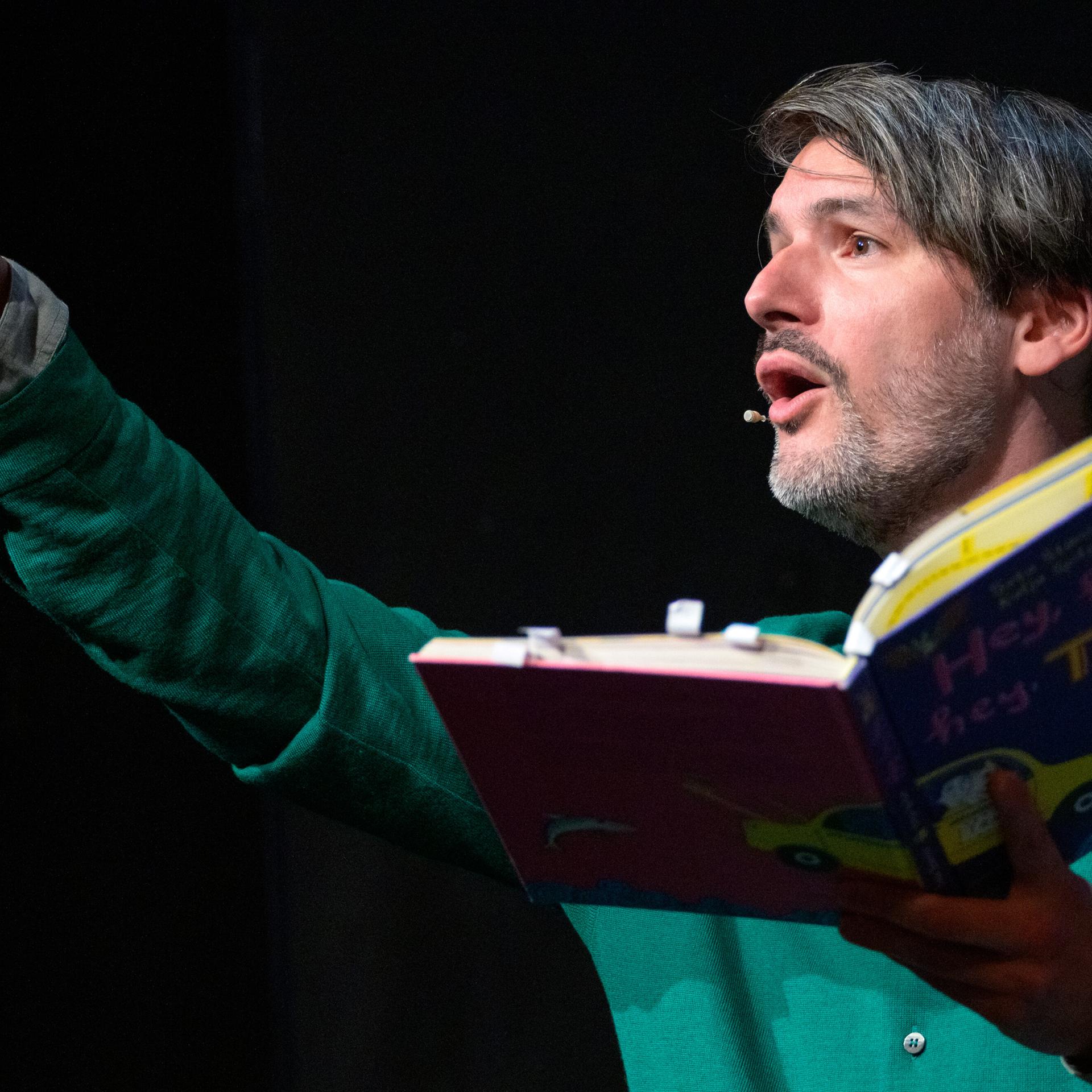 Saša Stanišić: „Mein Unglück beginnt damit, dass der Stromkreis als Rechteck abgebildet wird“ - Der Schriftsteller als Spieler Saša Stanišić: „Mein Unglück beginnt damit, dass der Stromkreis als Rechteck abgebildet wird“ - Der Schriftsteller als Spieler