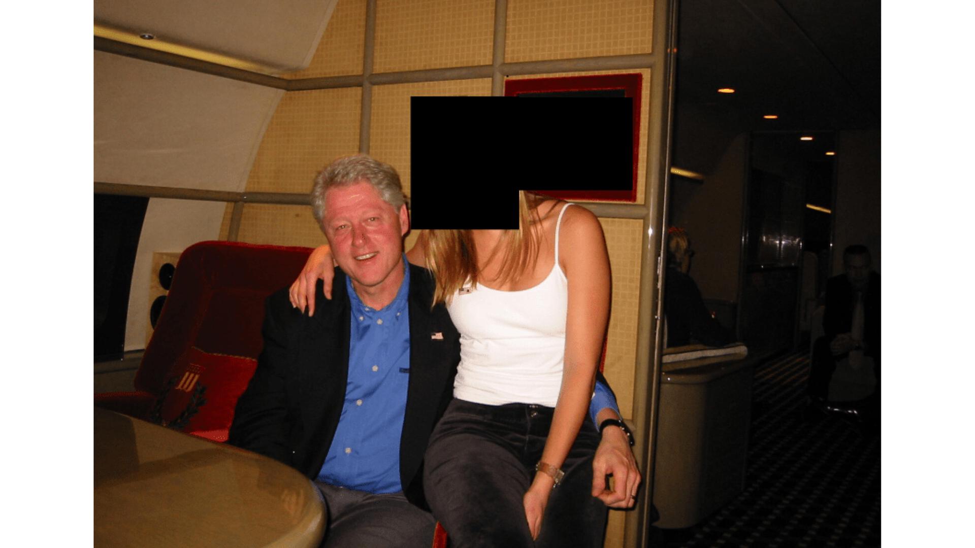 Ex-US-Präsident Bill Clinton mit einer jungen Frau - eine Aufnahme aus den Epstein-Files. Ex-US-Präsident Bill Clinton mit einer jungen Frau - eine Aufnahme aus den Epstein-Files.