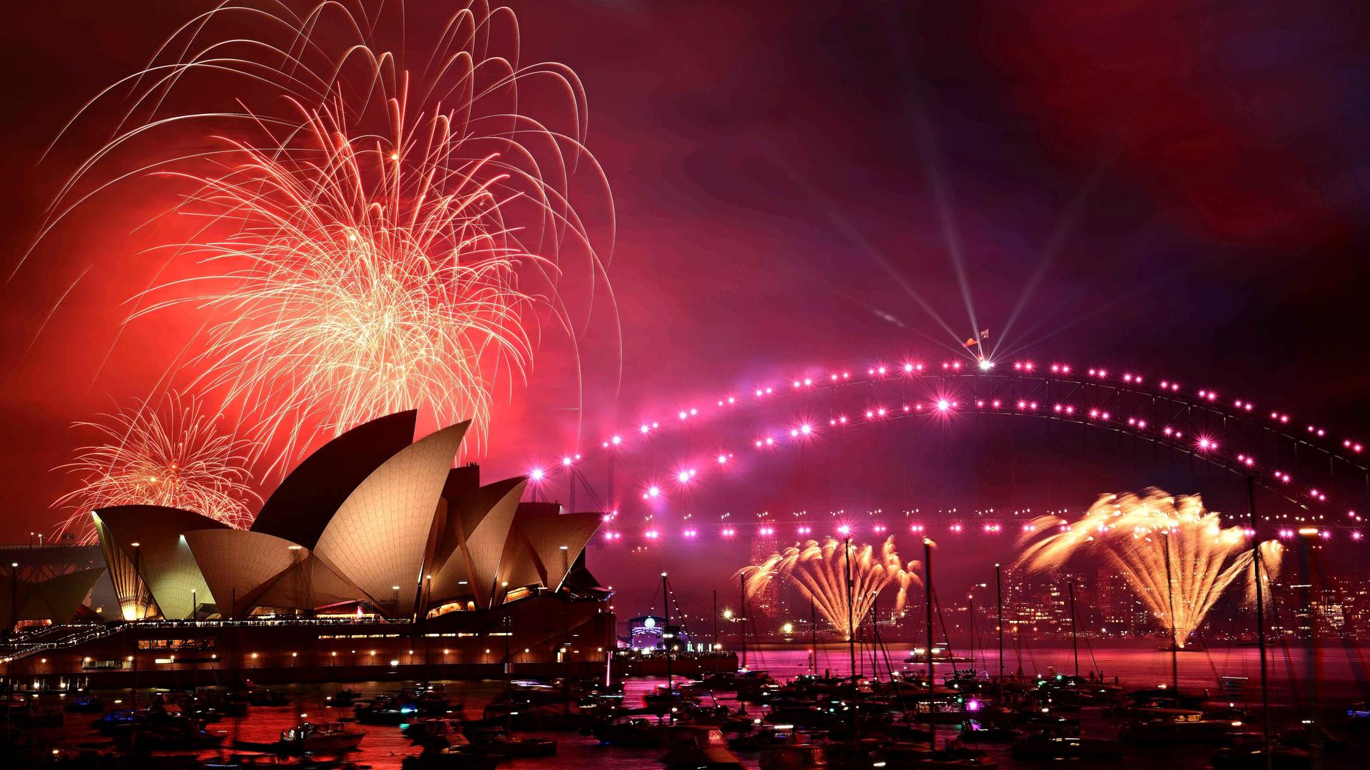 Das Feuerwerk während der Silvesterfeierlichkeiten im australischen Sydney.