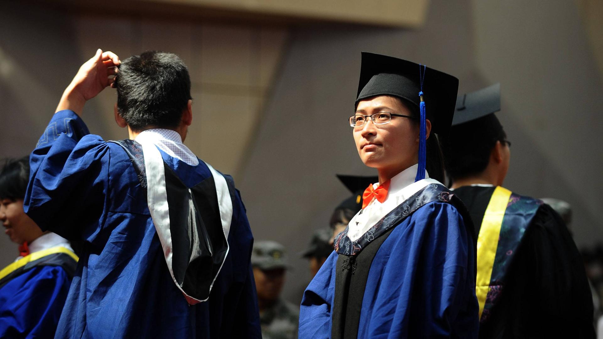 Absolventen von der Technischen Universität Taiyuan in China bei ihrer Abschlussfeier. 