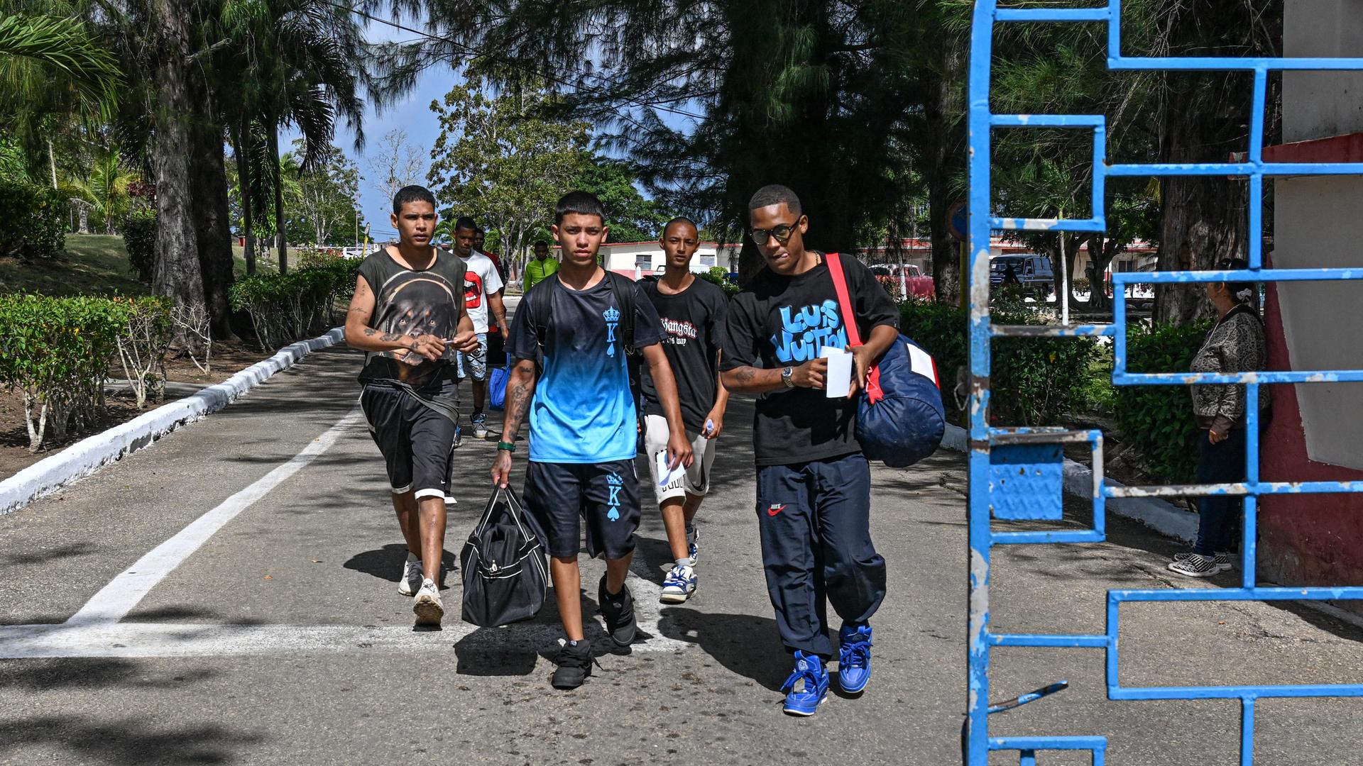 Häftlinge verlassen das La-Lima-Gefängnis in Havanna. 