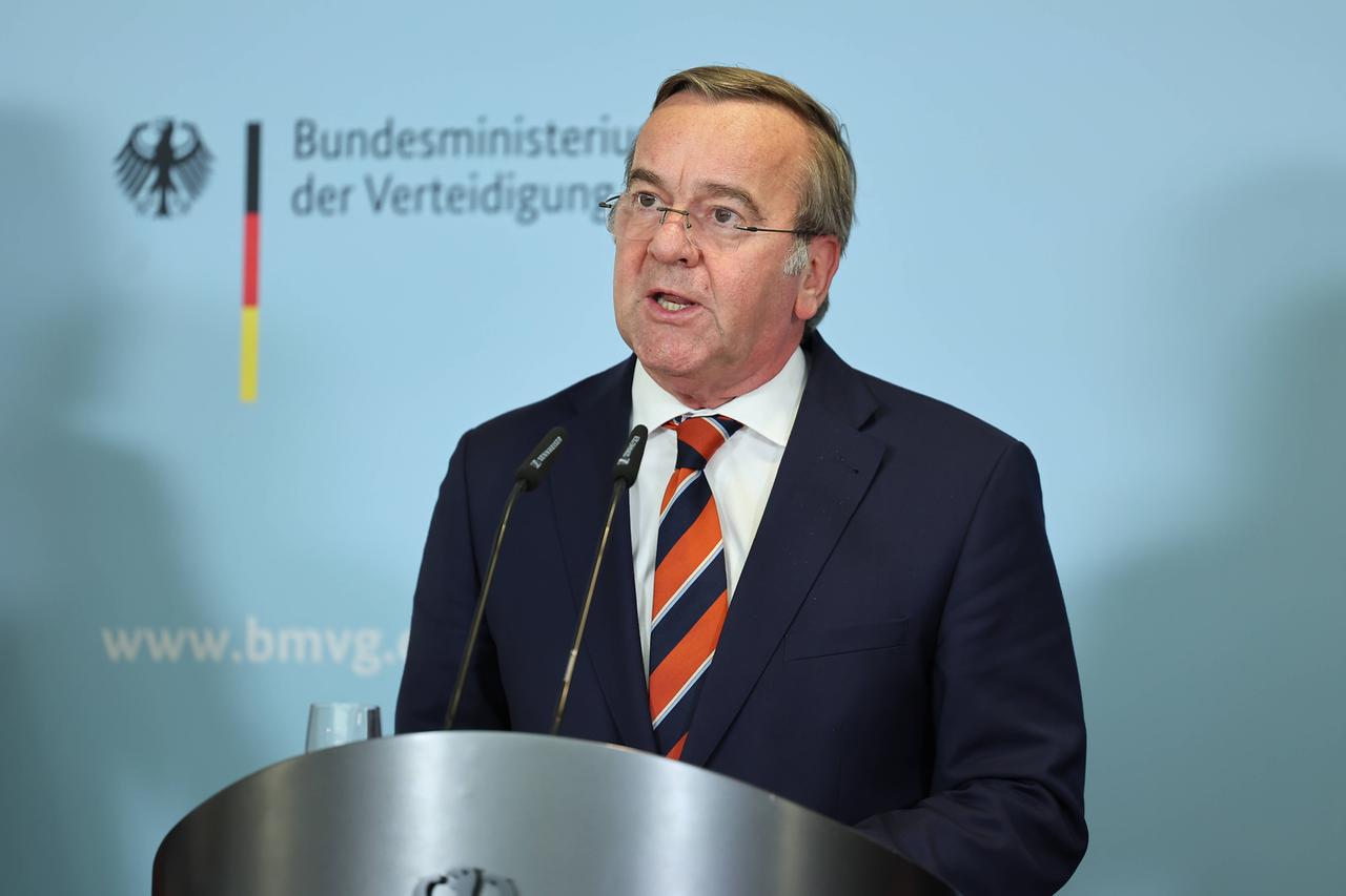 Bundesverteidigungsminister Boris Pistorius spricht in Berlin nach einem Treffen der Ukraine-Kontaktgruppe.