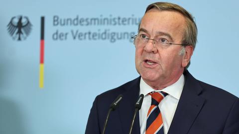 Bundesverteidigungsminister Boris Pistorius spricht in Berlin nach einem Treffen der Ukraine-Kontaktgruppe.