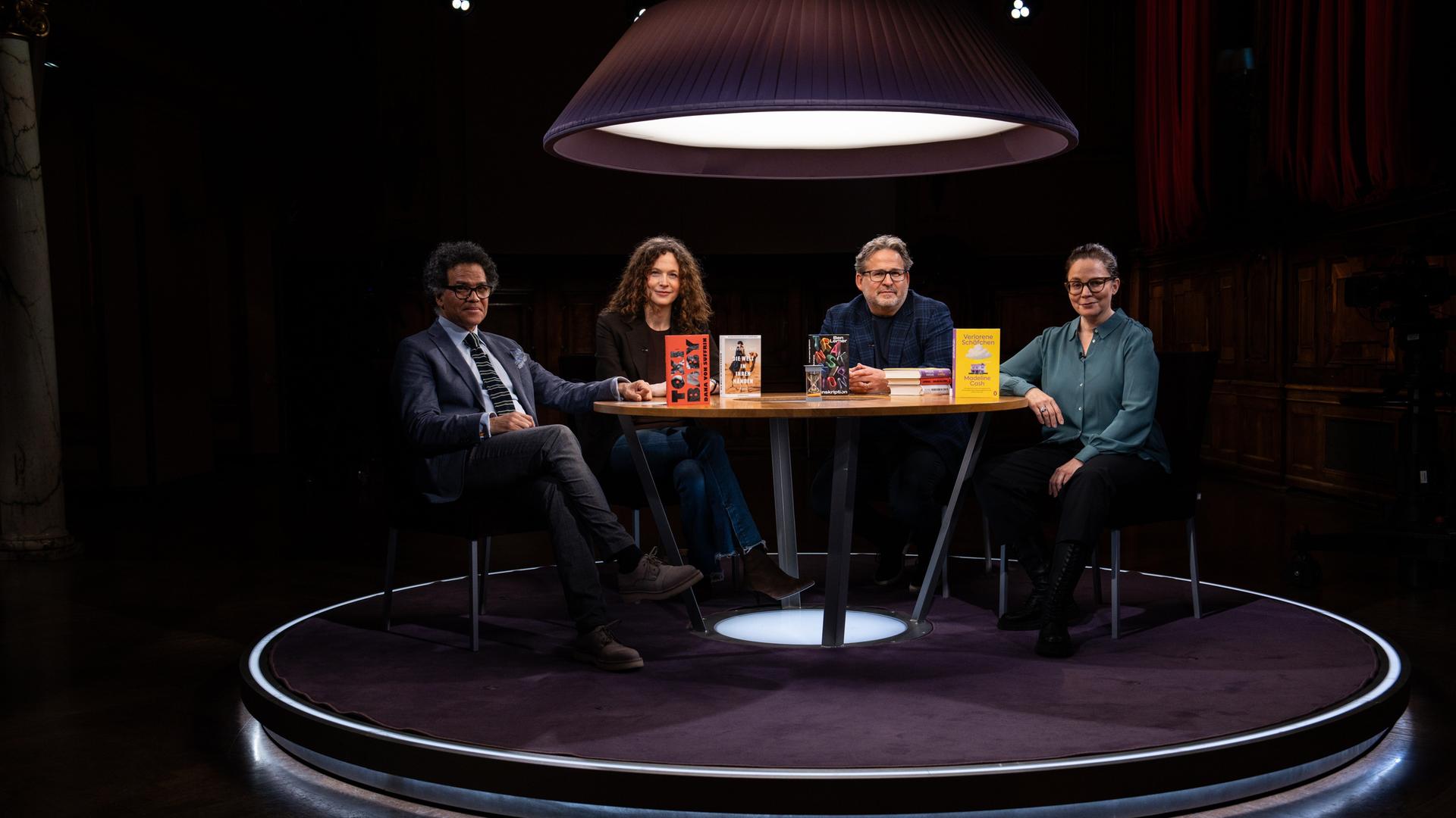 Von links: Ijoma Mangold, Sandra Richter, Wolfram Eilenberger, Thea Dorn (Sendung 01.05.2026) Von links: Ijoma Mangold, Sandra Richter, Wolfram Eilenberger, Thea Dorn (Sendung 01.05.2026)