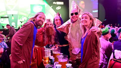 Stimmung wie am Ballermann: Fans bei der Darts-WM im Londoner Ally Pally