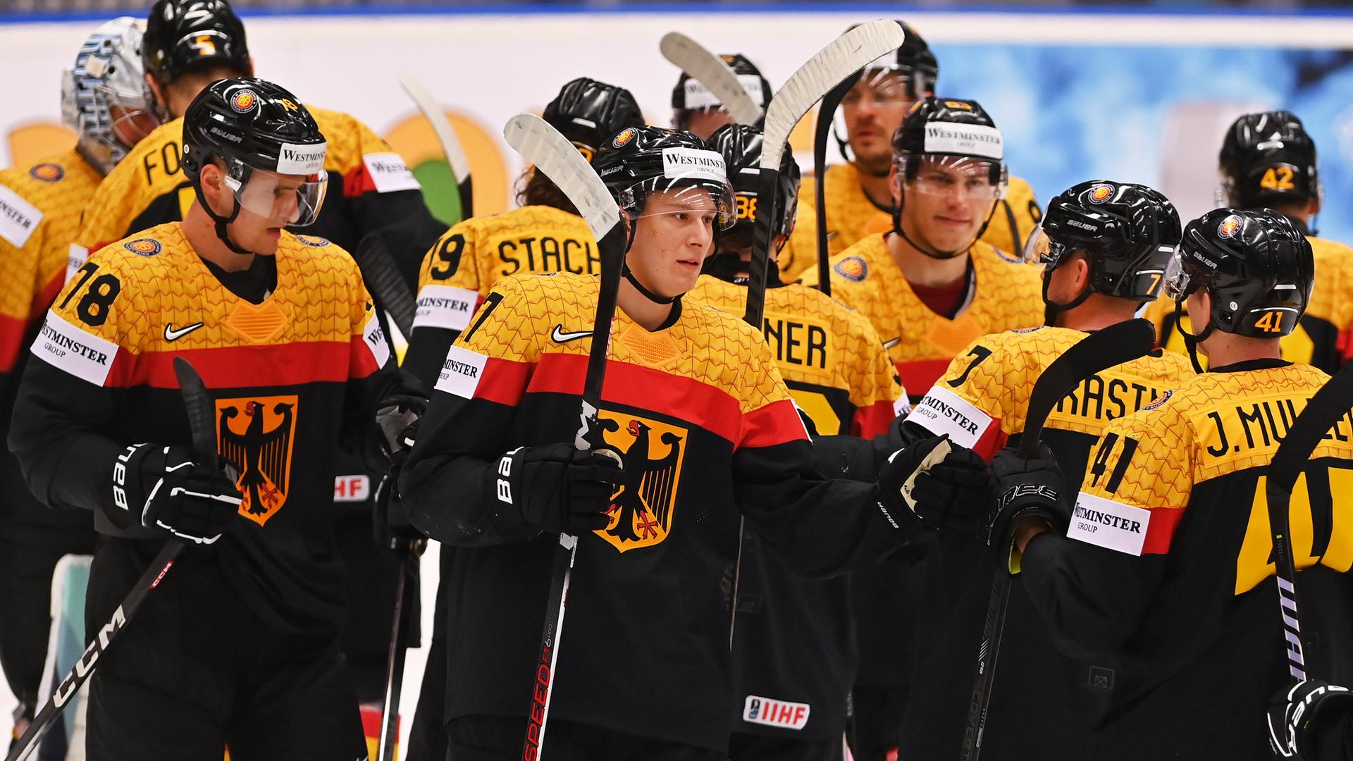 Die deutschen Spieler nach dem Sieg gegen Frankreich Die deutschen Spieler nach dem Sieg gegen Frankreich