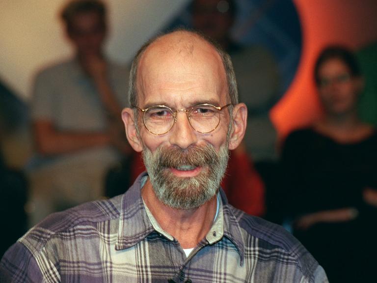 Rik de Lisle, früherer Kultmoderator des Radiosenders RIAS und Medienberater, aufgenommen am 21.10.2001 in einer Talkshow in Berlin.