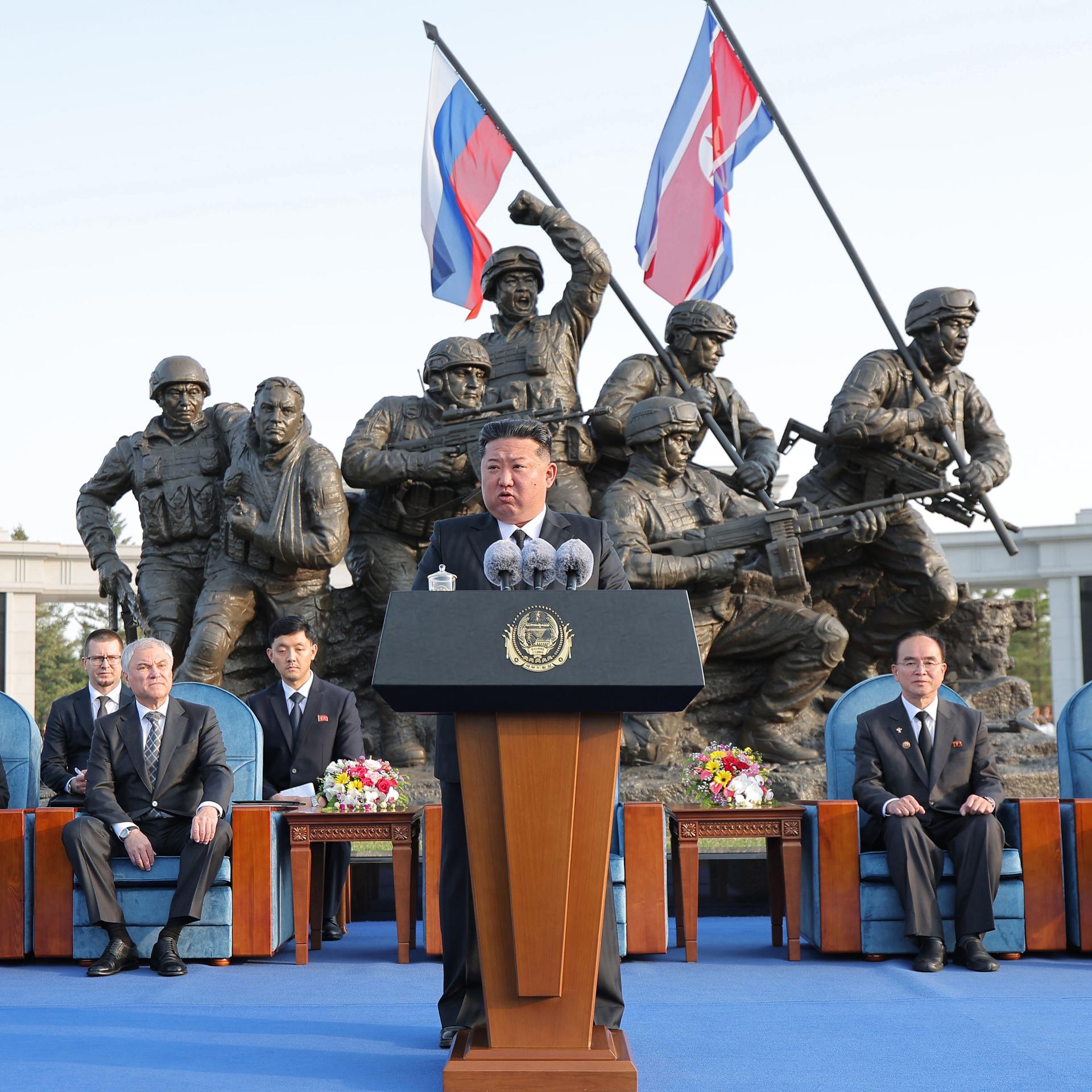 Eröffnungszeremonie - Nordkorea: Gedenkstätte für in der Ukraine gefallene Soldaten