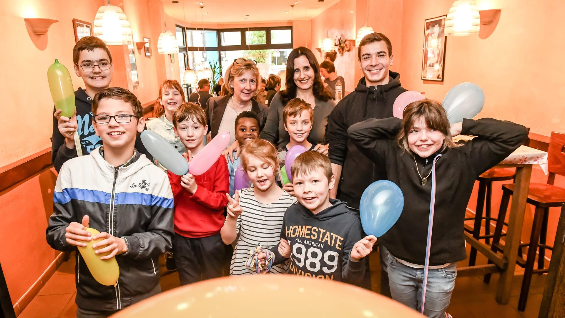 Kinder und Jugendliche des St.-Vinzenz-Heims in Bochum Kinder und Jugendliche des St.-Vinzenz-Heims in Bochum