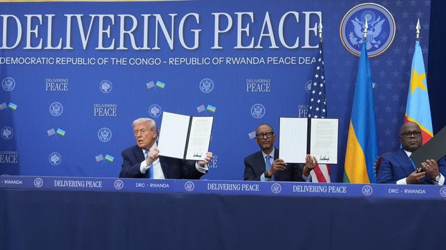 US-Präsident Donald Trump, Ruandas Präsident Paul Kagame und der Präsident der Demokratischen Republik Kongo, Felix-Antoine Tshisekedi, während einer Unterzeichnungszeremonie.