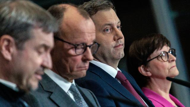 Markus Söder (CSU), Friedrich Merz (CDU), Lars Klingbeil und Saskia Esken (beide SPD) geben eine Pressekonferenz zu den Sondierungsgesprächen zwischen der Union und der SPD.