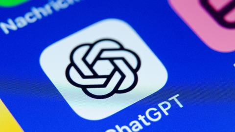 Logo der KI-Anwendung "Chat GPT" auf einem Smartphone-Display Logo der KI-Anwendung "Chat GPT" auf einem Smartphone-Display