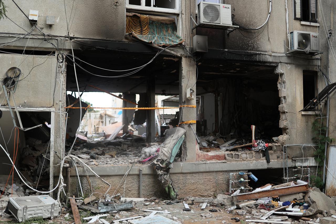 Ein zerstörtes Haus in Israel durch den Raketenbeschuss der militanten Palästinensergruppe Hamas, 9. Oktober 2023.