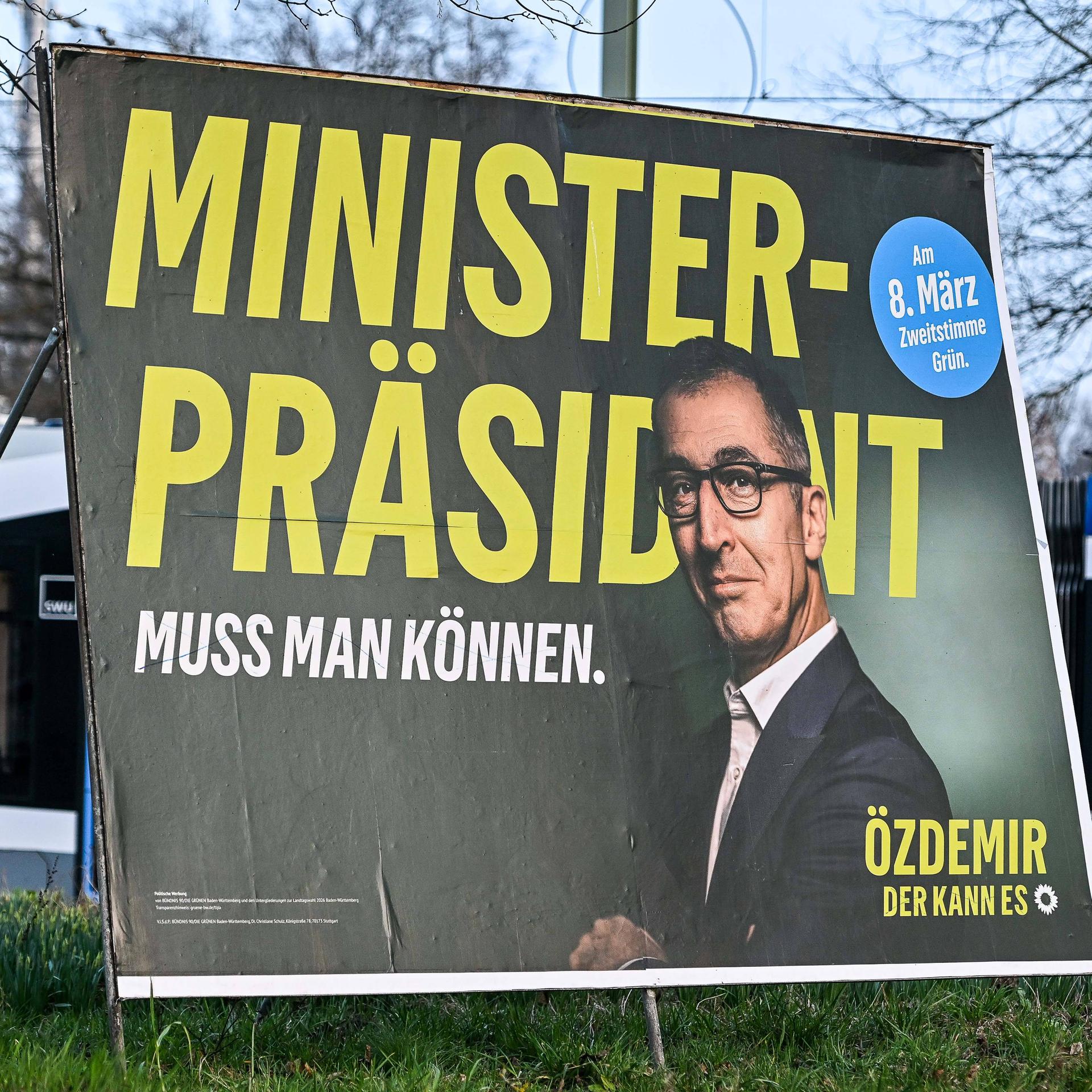 Wahlplakat mit dem grünen Kandidaten Cem Özdemir im Landtagswahlkampf in Baden-Württemberg 