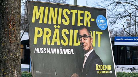 Wahlplakat mit dem grünen Kandidaten Cem Özdemir im Landtagswahlkampf in Baden-Württemberg 