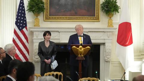 US-Präsident Donald Trump und Japans Premierministerin Sanae Takaichi nehmen an einem Abendessen im State Dining Room des Weißen Hauses teil.