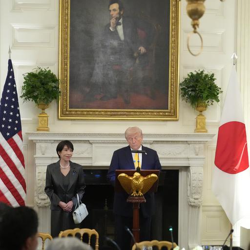 US-Präsident Donald Trump und Japans Premierministerin Sanae Takaichi nehmen an einem Abendessen im State Dining Room des Weißen Hauses teil.