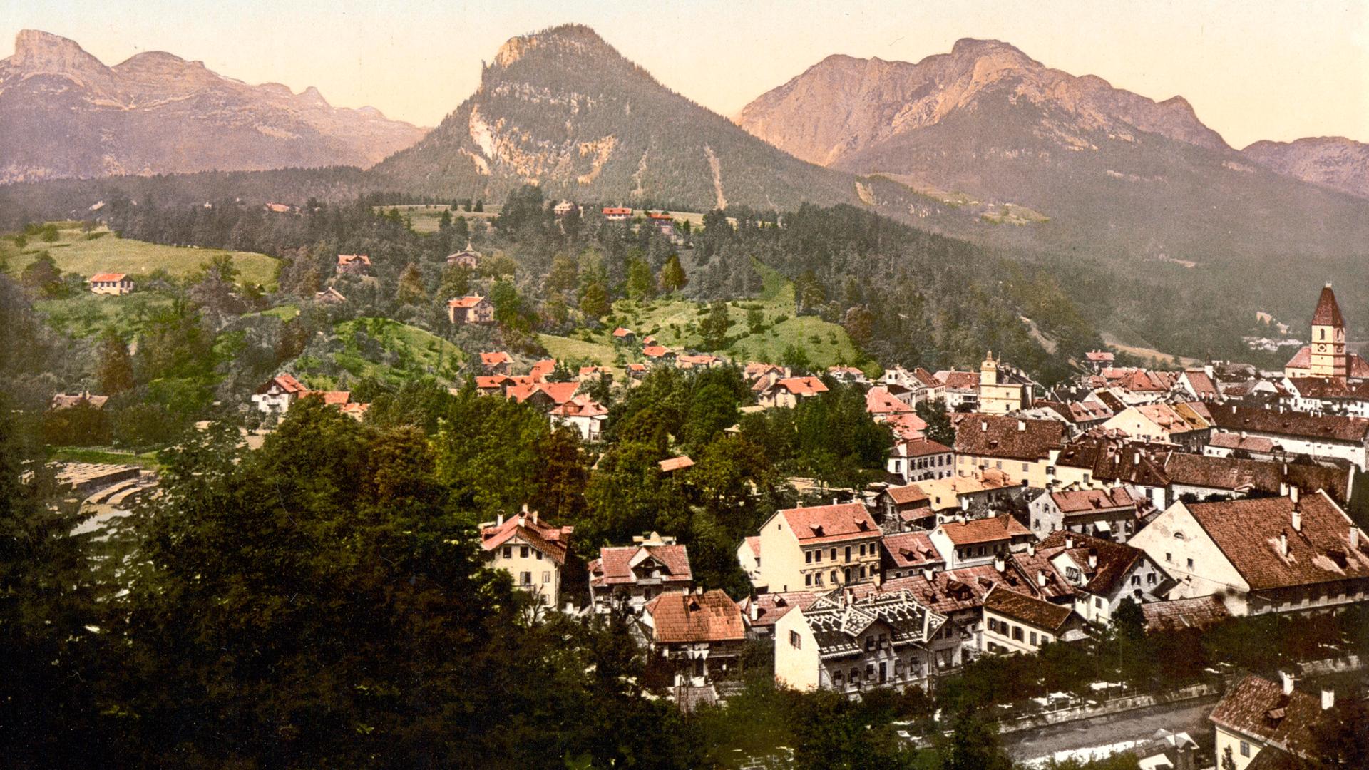 Eine digital restaurierte Reproduktion von einer Vorlage aus dem 19. Jahrhundert zeigt die Gesamtansicht von Bad Aussee, Steiermark -  ehemals Österreich-Ungarn, heute Österreich - um 1890.