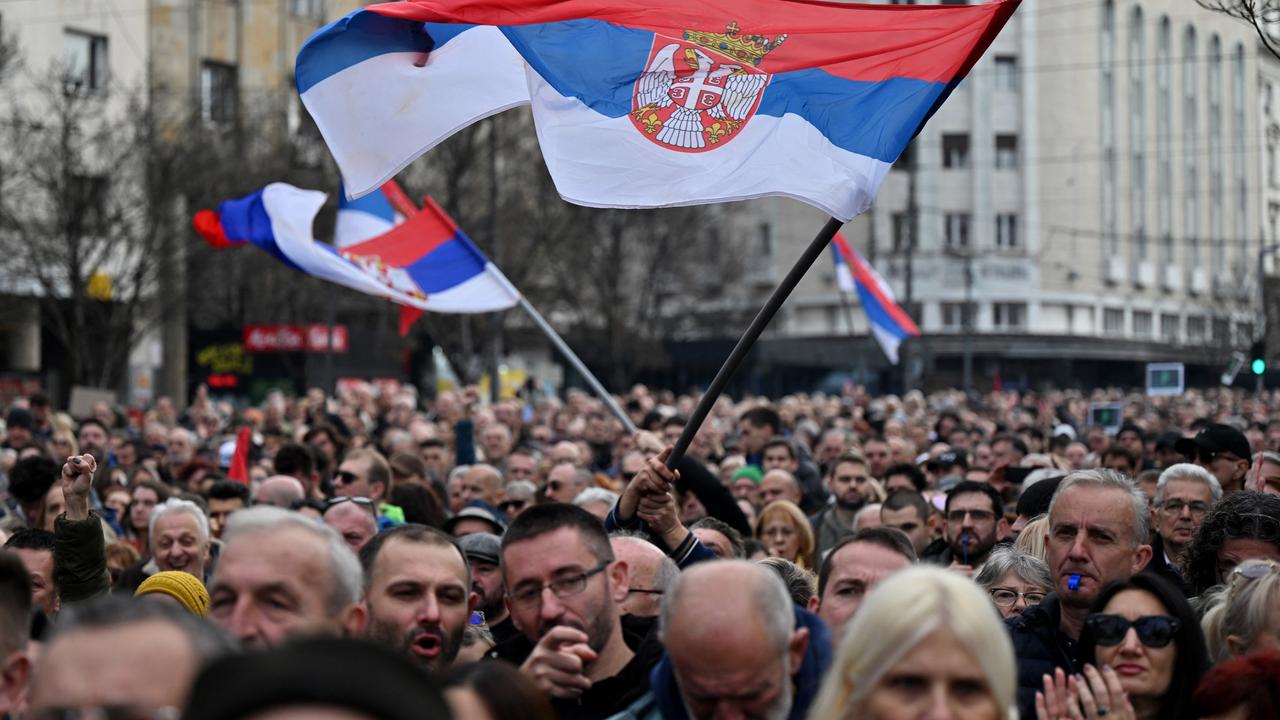 Belgrad - Mehrere Tausend Menschen Demonstrieren In Serbien Gegen ...