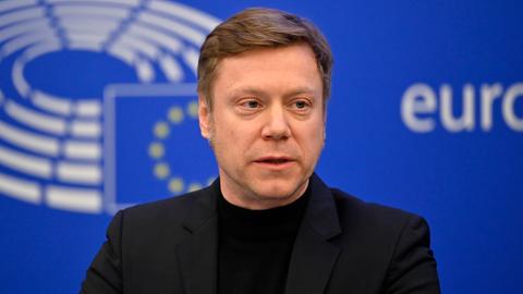 Politiker Martin Schirdewan beim Pressebriefing der Fraktion Die Linke im Europäischen Parlament. StraÃburg, 17.01.2023