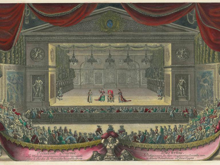 Die Komödie "Der eingebildete Kranke" von Molière wird im Garten von Versailles aufgeführt. Kupferstich, um 1676, von Jean Lepautre. Nachträglich koloriert