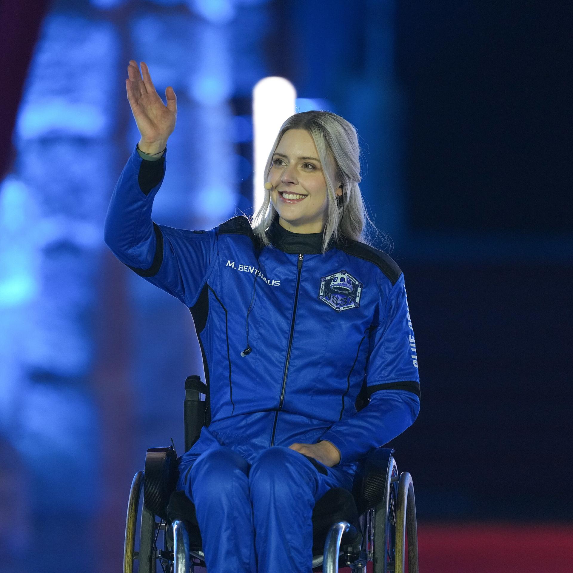 Die Astronautin Michaela Benthaus hält eine Rede während der Eröffnungsfeier der Paralympischen Winterspiele Mailand-Cortina 2026 in der Olympic Arena in Verona, Italien.