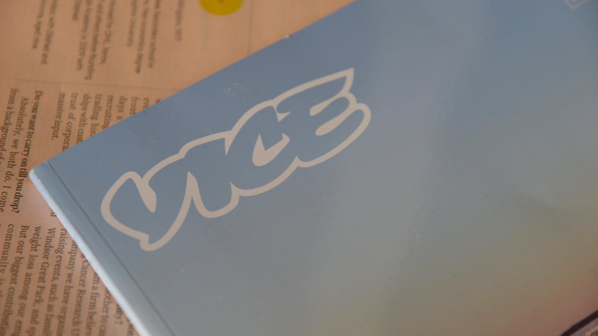 Das Cover eines "Vice" Magazin liegt auf einem Tisch Das Cover eines "Vice" Magazin liegt auf einem Tisch