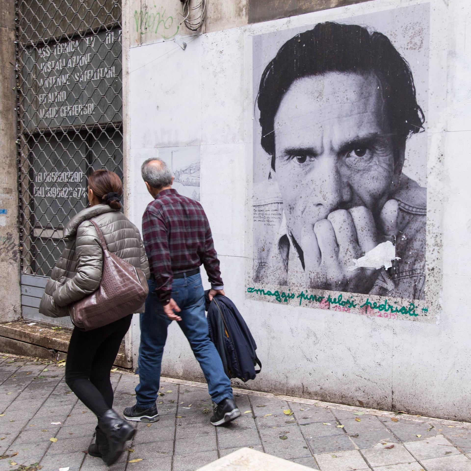 Porträt von Pier Paolo Pasolini an einer Mauer im römischen Stadtteil Monteverde.