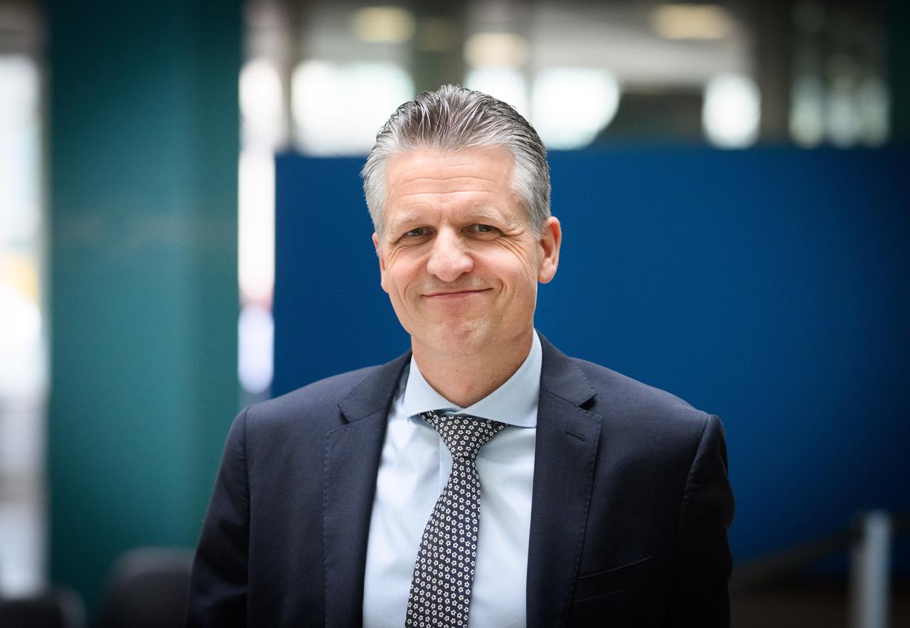 Thorsten Frei (CDU) kommt strahlend zur Sitzung vom Bundesvorstand der CDU im Konrad-Adenauer-Haus. Thorsten Frei (CDU) kommt strahlend zur Sitzung vom Bundesvorstand der CDU im Konrad-Adenauer-Haus.