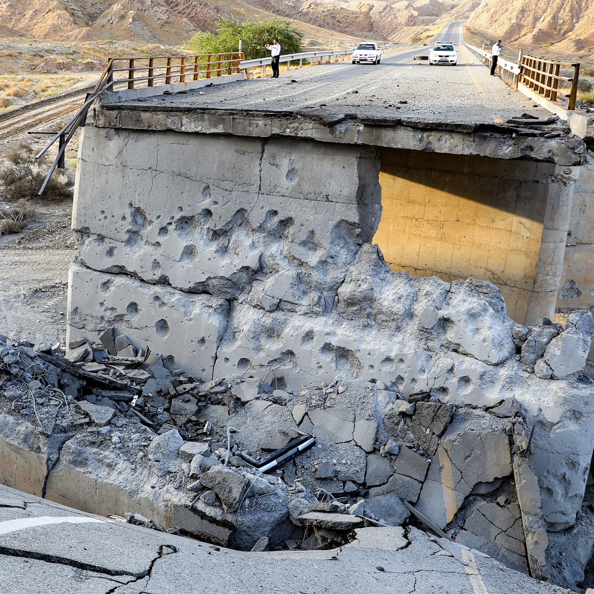 Eine durch US-Beschuss zerstörte Brücke im Süden des Irans am 18. Juli.