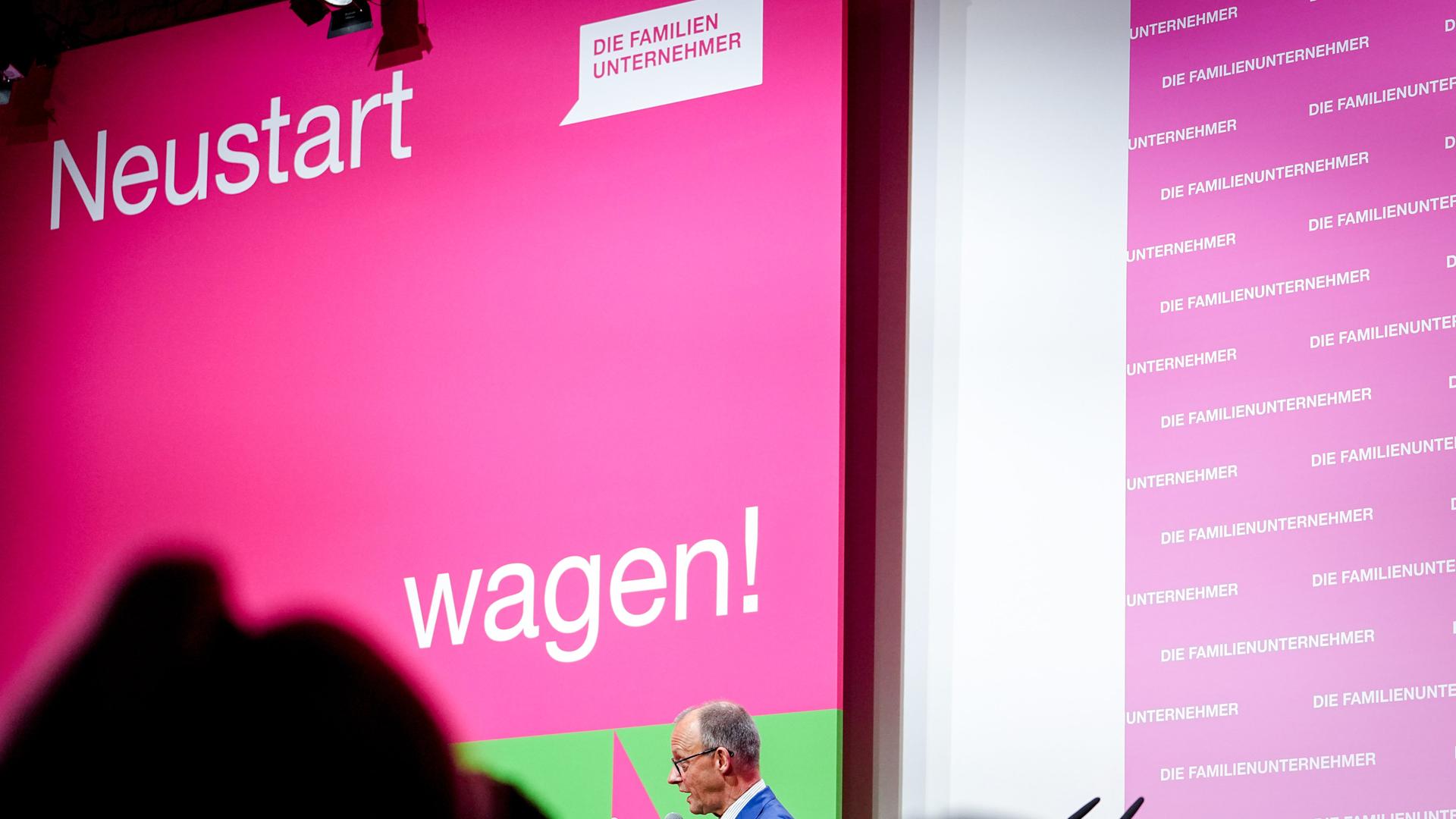 Bundeskanzler Friedrich Merz (CDU) spricht nach seiner Rückkehr aus Washington in Berlin bei der Veranstaltung "Die Familienunternehmer-Tage 2025". Bundeskanzler Friedrich Merz (CDU) spricht nach seiner Rückkehr aus Washington in Berlin bei der Veranstaltung "Die Familienunternehmer-Tage 2025".