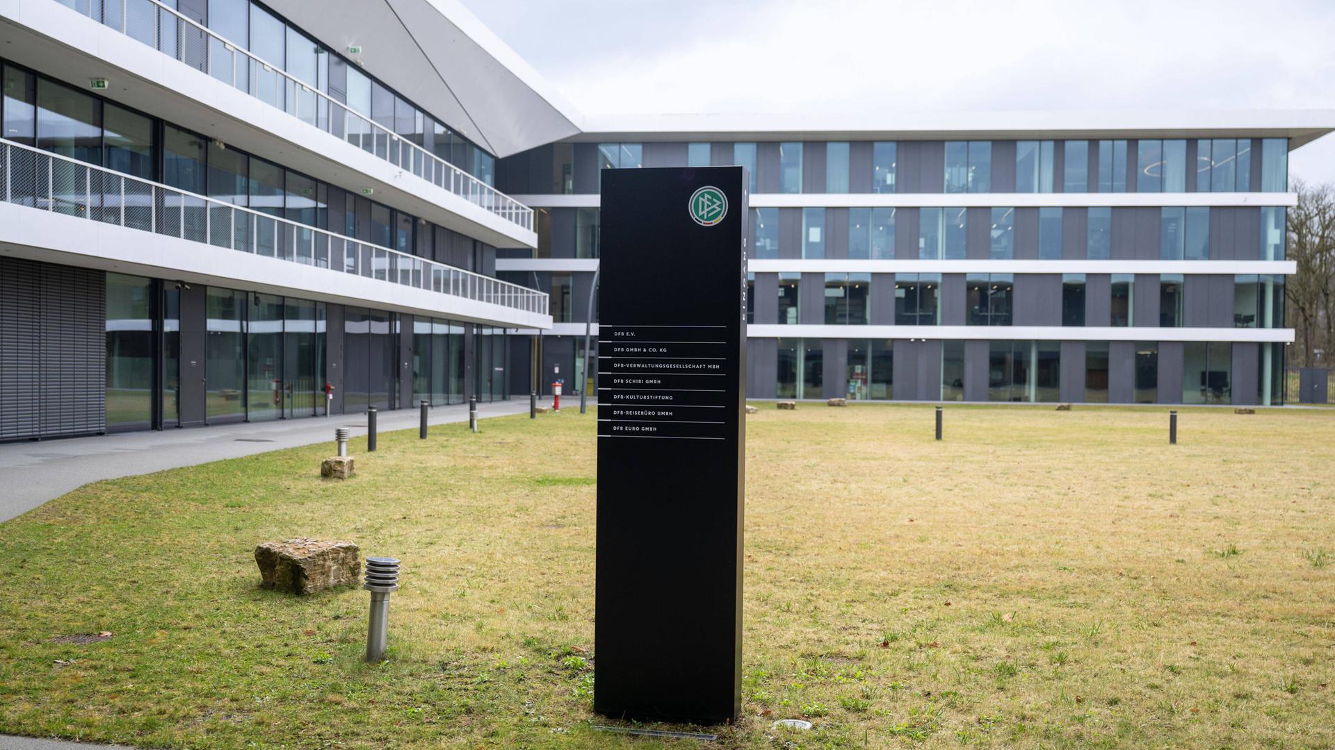 Zu sehen ist das DFB-Bundesgericht auf dem DFB-Campus in Frankfurt am Main. Zu sehen ist das DFB-Bundesgericht auf dem DFB-Campus in Frankfurt am Main.