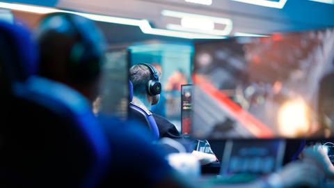 Gamer spielen neue Computerspiele auf der weltgrößten Computerspielmesse Gamescom 2025 in Köln. Gamer spielen neue Computerspiele auf der weltgrößten Computerspielmesse Gamescom 2025 in Köln.