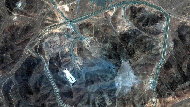 Auf einer Satellitenaufnahme ist die iranische Atomanlage Fordo nach einem Angriff der US-Armee zu sehen