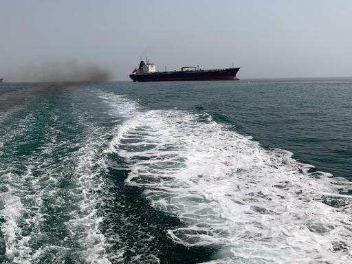 Iranische Öl- und Frachtschiffe im Persischen Golf vor der Straße von Hormus Iranische Öl- und Frachtschiffe im Persischen Golf vor der Straße von Hormus