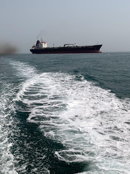 Iranische Öl- und Frachtschiffe im Persischen Golf vor der vor der Straße von Hormus