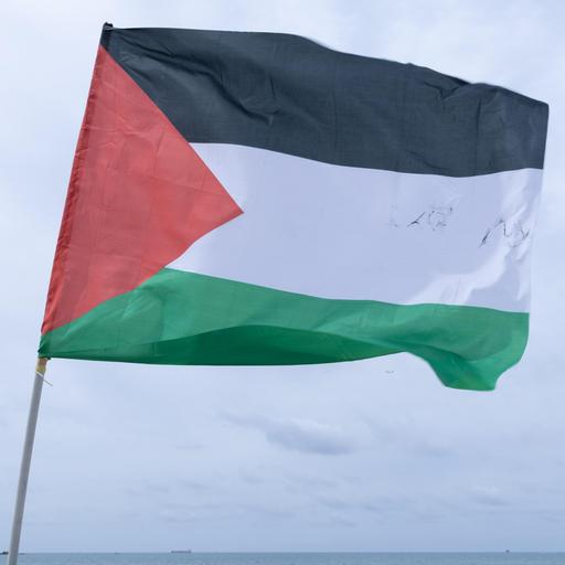 Eine palästinensische Flagge weht im Wind