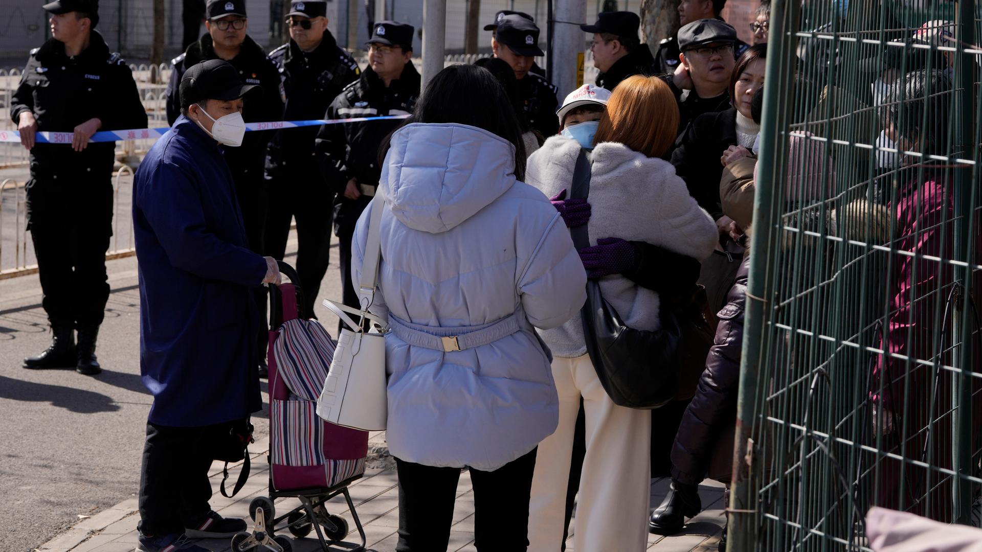 Angehörige der toten Passagiere von Flug MH370 versammeln sich in Beijing.