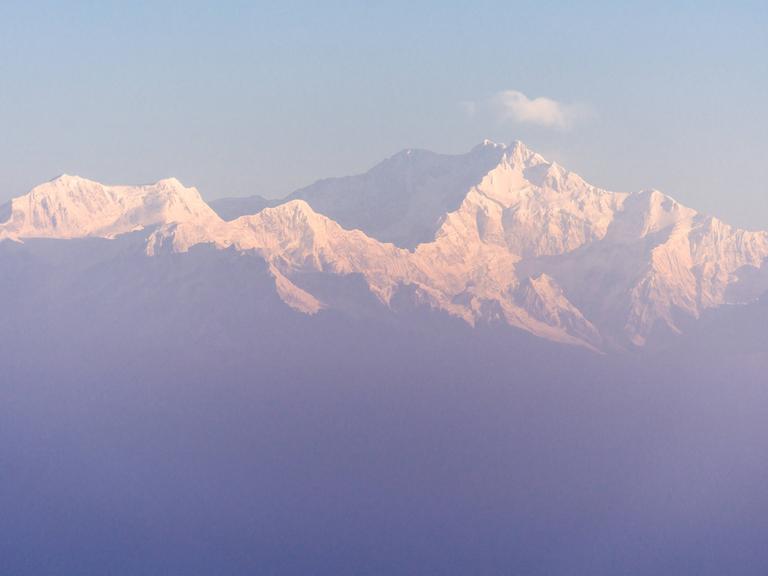The mountain Kangchendzönga is visible from Tiger Hill in the morning haze Darjeeling West Bengal India Reise FB_2017_1022