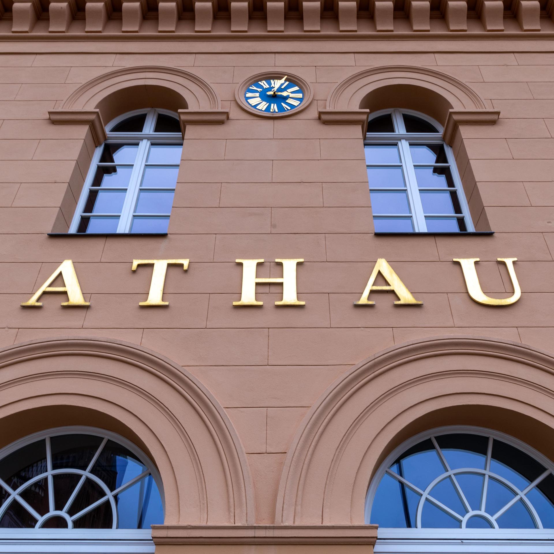 Mecklenburg-Vorpommern - Stichwahl um das Oberbürgermeisteramt in Schwerin - AfD-Kandidatin knapp auf Platz drei