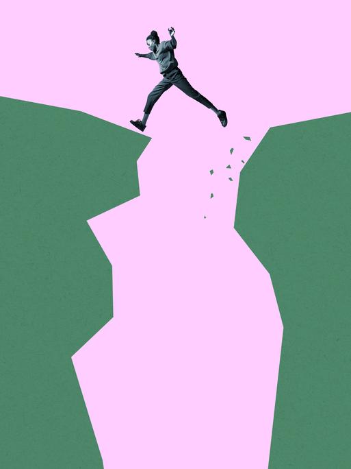 Eine junge Frau springt vor pinkem Hintergrund über grüne Klippen. (Collage)

