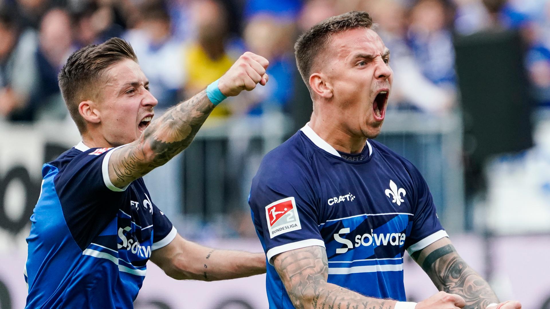 Die Darmstädter Spieler Philipp Tietz und Marvin Mehlem jubeln nach einem Tor.