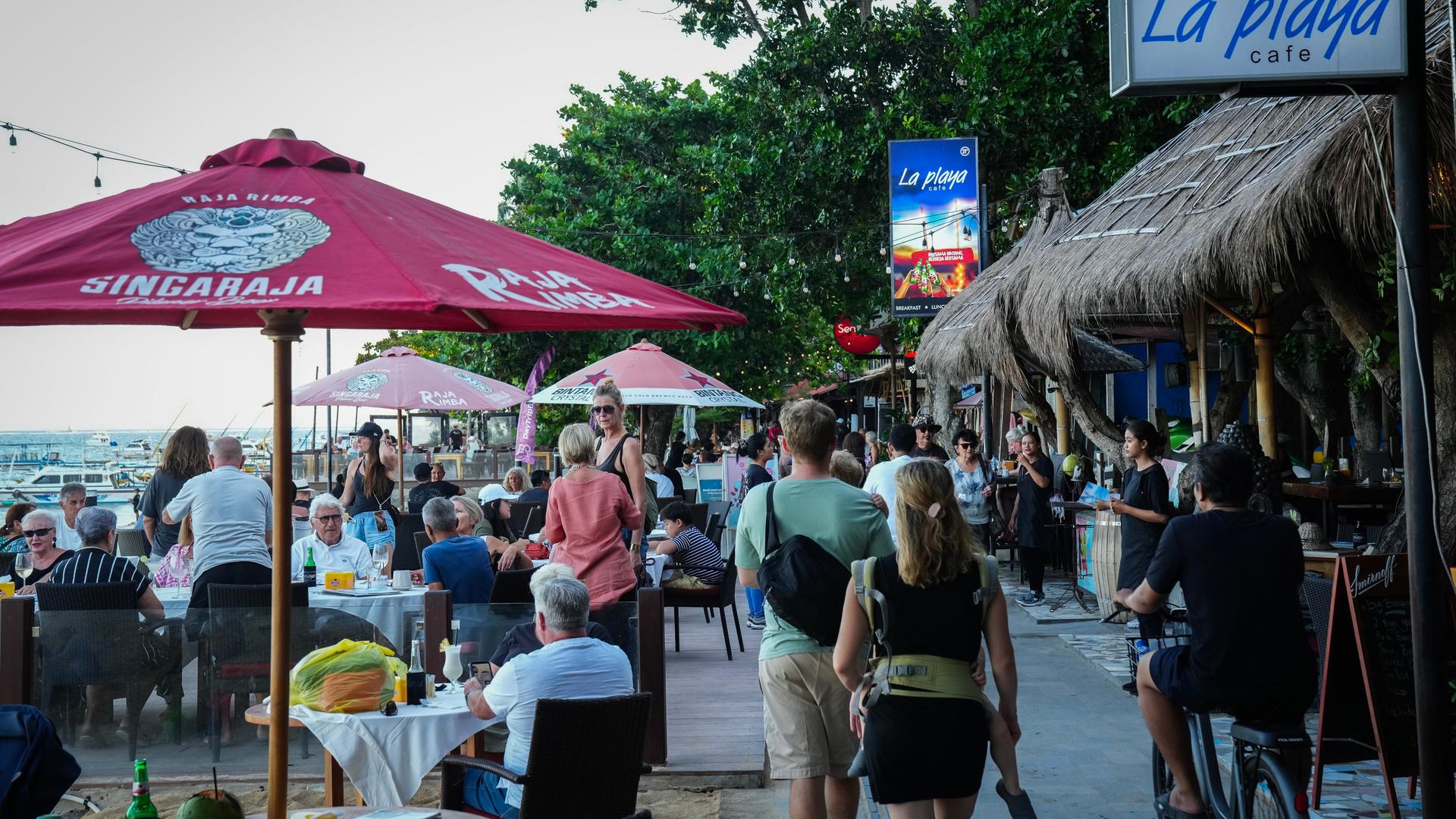 Touristen in Bali.