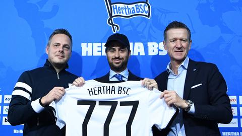 Hertha-Präsident Kay Bernstein (li.), 777 Partners-Investor Joshua Josh Wander (Mitte), Hertha-Geschäftsführer Thomas E. Herrich 